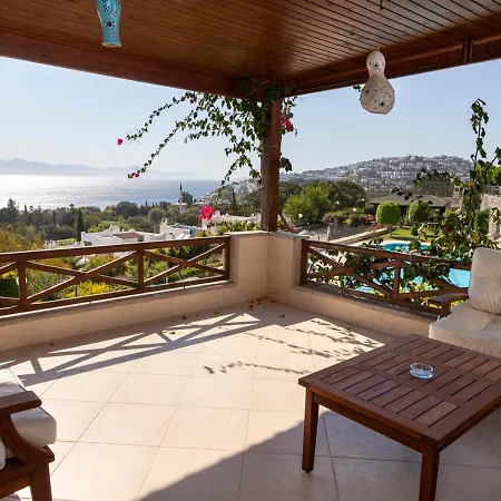Splendid House With Sea View And Shared Pool In * 博德鲁姆
