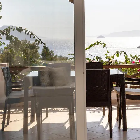 Splendid House With Sea View And Shared Pool In 博德鲁姆