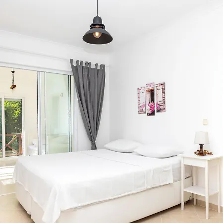Apartamento Splendid House With Sea View And Shared Pool In *